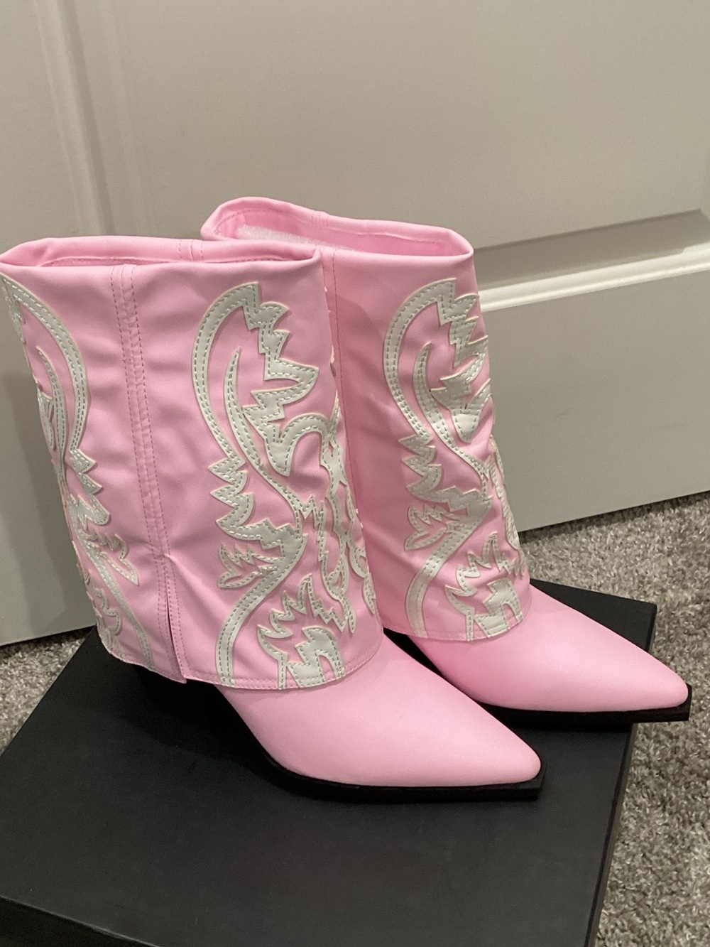 Pink Embroidered Pointed-Toe Mid-Calf Heeled Boots